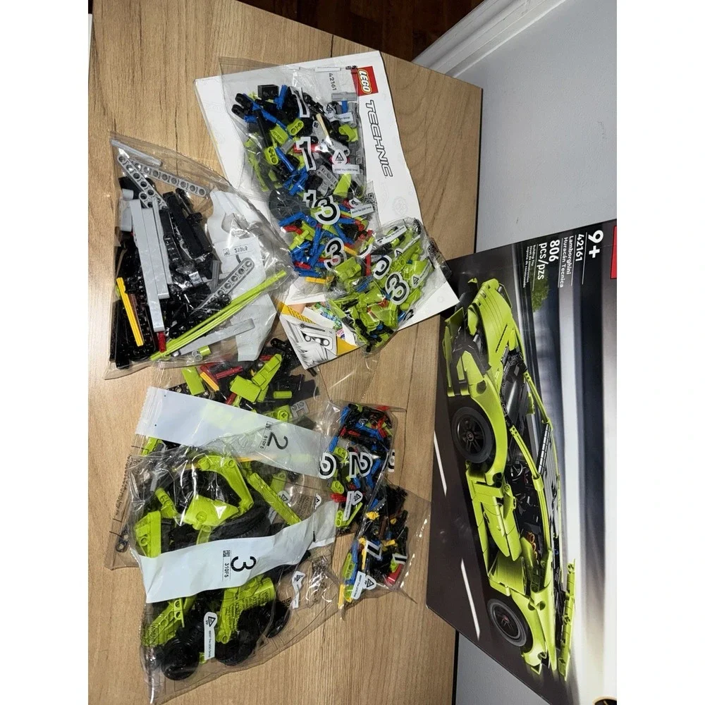 LEGO Technic Lamborghini Huracán Tecnica 42161 Complete Set, 806 Pieces, 2023